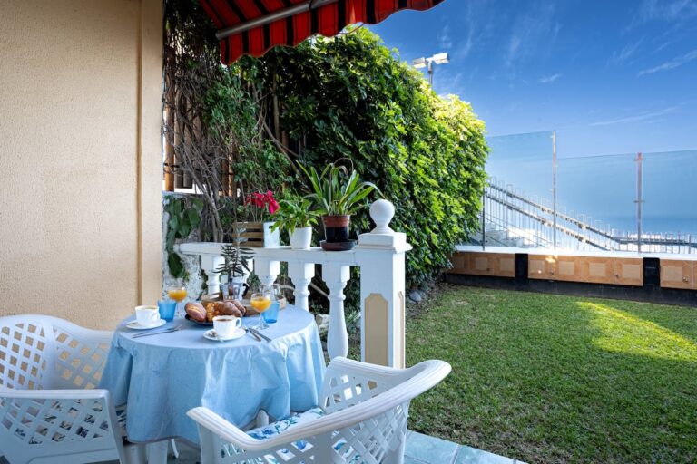 Just@ the Sea · Ikarus · Patio