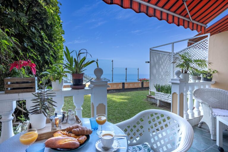 Just@ the Sea · Ikarus · Patio