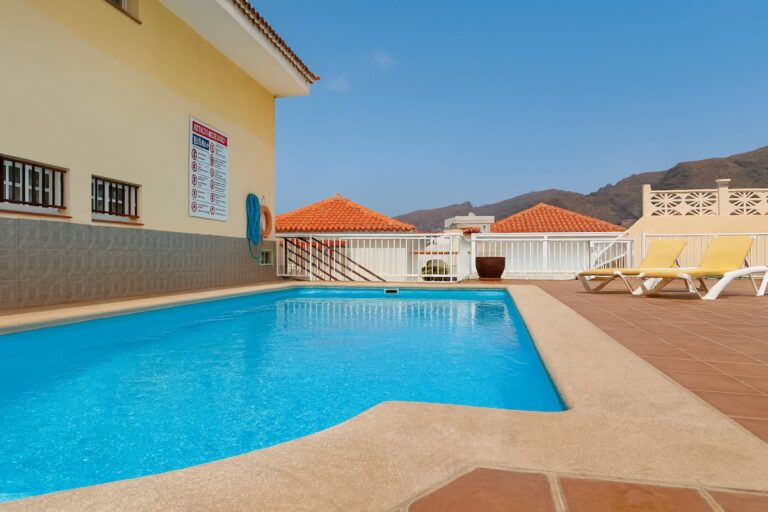 B2 Arena Sol · Piscina