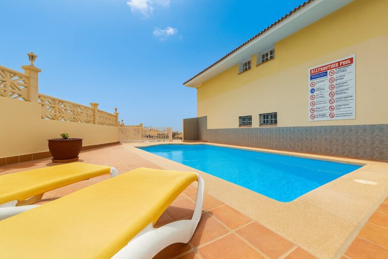 B4 Arena Sol · Piscina