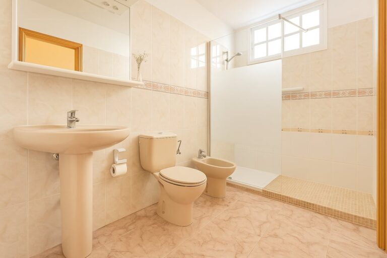 B6 Arena Sol · Baño completo