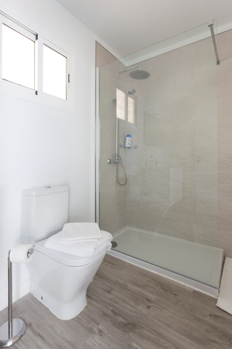 Junto al mar · Baño completo