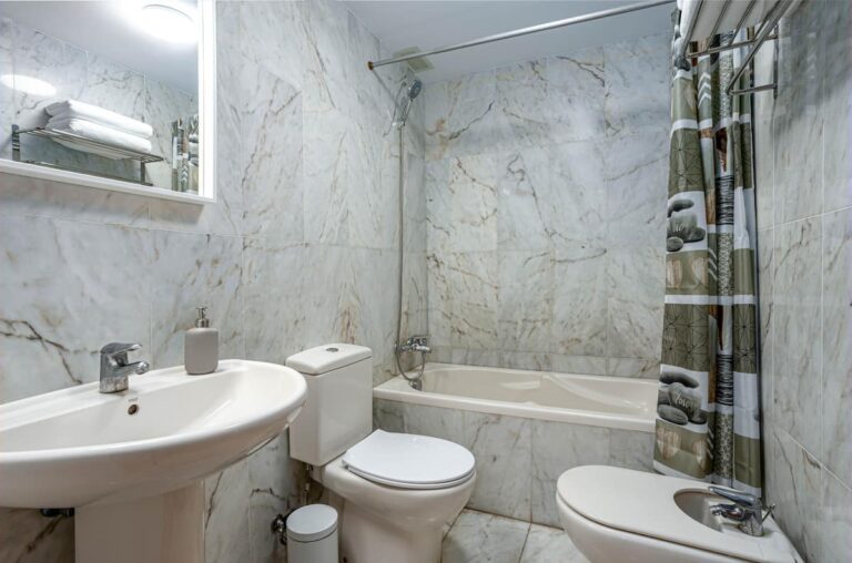 Duque Sun Beach · Baño completo